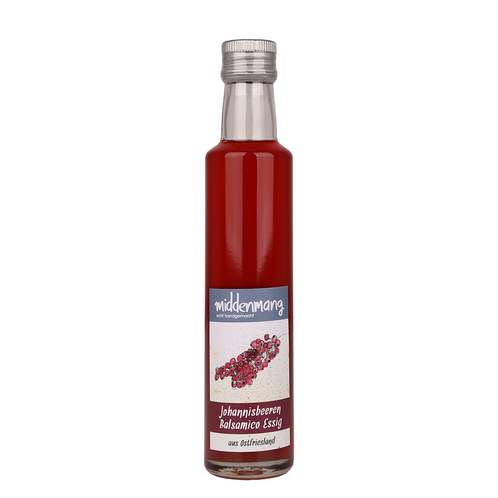 Flasche mit rotem Inhalt und Etikett, auf dem middenmang echt handgemacht Johanisbeeren Balsamico Essig aus Ostfriesland steht