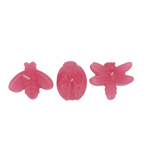 Drei Schwimmkerzen in Form von Biene, Käfer und Libelle in der Farbe Bubblegum.