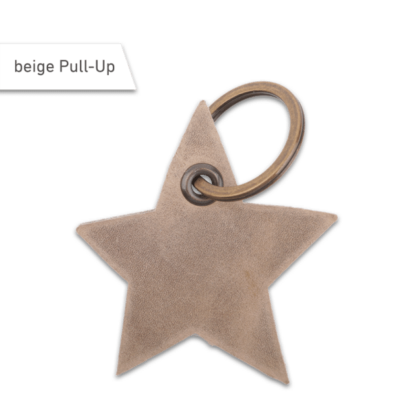 Schlüsselanhänger in Sternform aus Pull-Up-Leder in der Farbe beige. Mit einem Schlüsselring aus Altmessing.