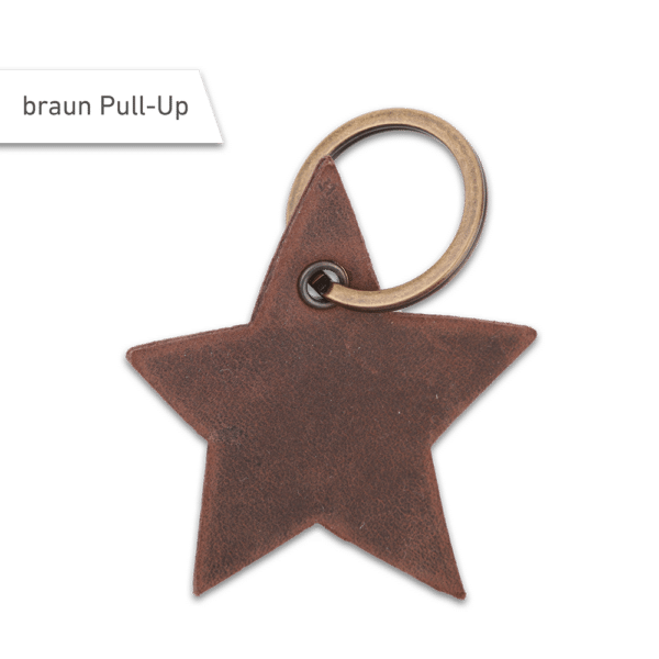 Schlüsselanhänger in Sternform aus Pull-Up-Leder in der Farbe braun. Mit einem Schlüsselring aus Altmessing.
