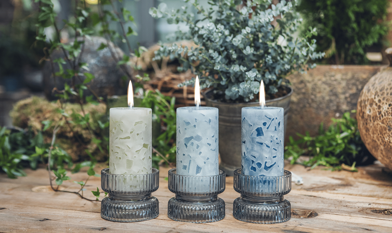 Lanolin-Naturseife mit Apfel-Zimt-Duft, mit grünem Zweig.