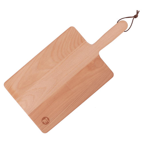 Schneidebrett aus Holz mit Griff und Logo.